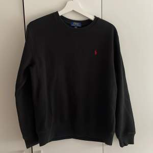 Snygg svart sweatshirt från Ralph Lauren