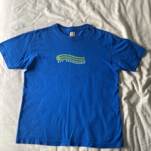 Eva Skateboards t-shirt - en eva skateboards tshirt som blivit för liten och som nästan är i nyskick