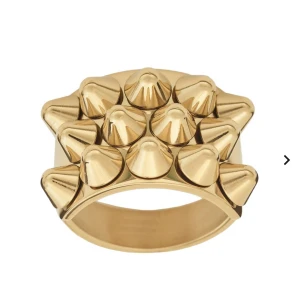 Edblad ring - Säljer denna Edblad ring i väldigt fint skick, kom priv för frågor, köpt för 400 säljer nu för halva priset 