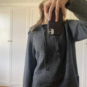 Stickad hoodie från hm, as najs nu till hösten💕💕lite nopprig men inget särskilt!