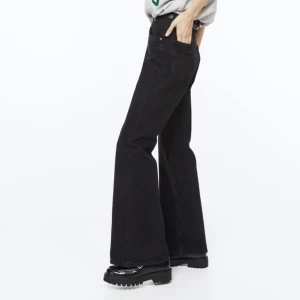 svarta jeans - high waist straight leg från hm. som nya
