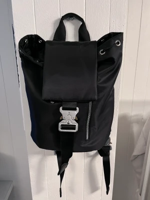 1017 alyx backpack(rep) - Bara vart inne på mitt rum alldrig använd(rep) Direkt köp går vid rätt pris