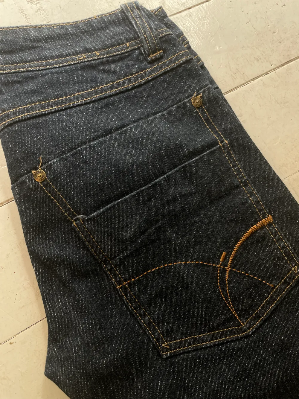 Slim jeans low waist. Säljer för 75kr + frakt 66kr spårbart. Jeans & Byxor.