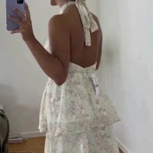 klänning - jätte fin klänning köpt på plick. Storlek 34 men passar S. (lånade bilder)