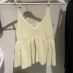 Sommar topp - Säljer denna super fina topp!! Perfekt till sommaren!😍😍