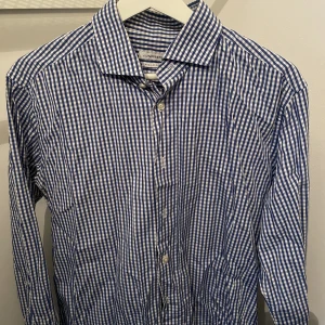 Skjorta j.Lindeberg  - Skjorta från J.Lindeberg. Regular fit, sitter lagom slimmat. Storlek 41.