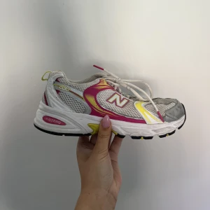 New Balance 530 - Använda men i fint skick. Limiterad färg som inte finns längre.