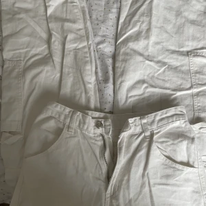 Vita cargobyxor - Jättesnygga vita cargobyxor i strl xs, skriv vid frågor ❤️