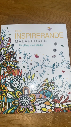 Mandala  - Har bara målat 2 sidor sen tröttnat. 