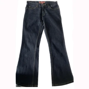 Only jeans  - lågmidjade jeans från only, i storlek 34/36 fint skick🫶🏼 (bootcut) passar i längden för 172 och ner.