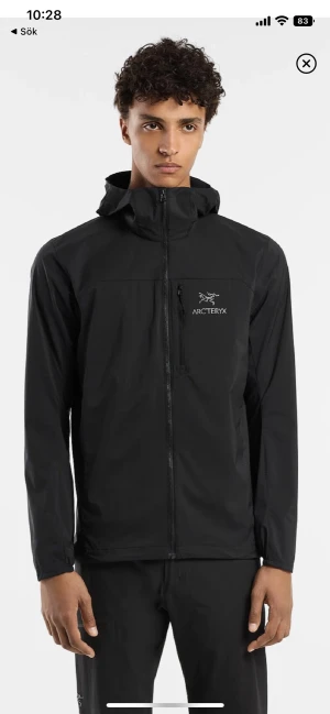 Arcteryx jacka - Köpt på friluftsboden kvitto finns. Knappt använd sitter som en L Lite tunnare och tar vind och vatten bra 