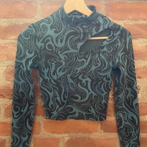 Tröja - Tröja med tie dye mönster. 