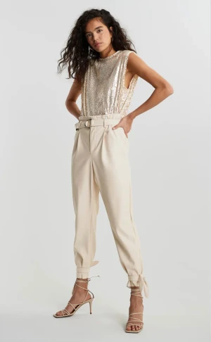 Skinnbyxor  - Sköna nya skinnbyxor från gina tricot. Säljs eftersom jag inte använt dem. 