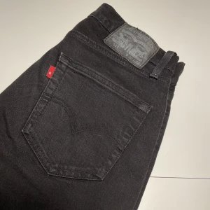 Levis jeans  - Säljer mina svarta Levis jeans eftersom de inte är min stil längre. Pris kan diskuteras 