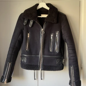 Zara jacka  - Jättefin jacka från Zara i bra skick!