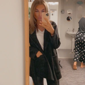 Kappa från ZARA - Storlek XS, använd fåtal gånger, nyskick!  Nypris 699kr