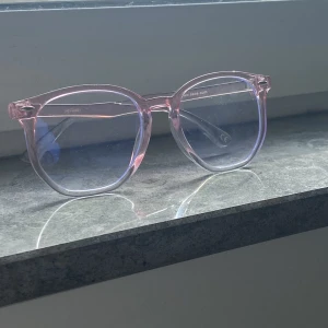 Blue-light glasögon! - Säljer dessa blue-lightglasögon! Toppen skick men kommer inte till användning här hemma. Perfekta till dagar framför skärmen🌸😊🌞