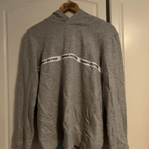 Tommy hilfiger hoodie - Knappt använd och i perfekt skick 