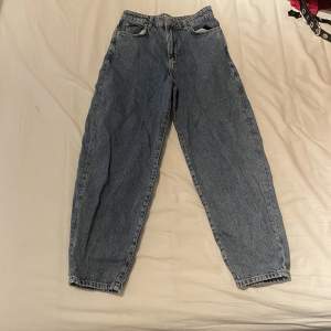 Wide leg blå jeans från Gina tricot i storlek 36. Kostade 400kr ny