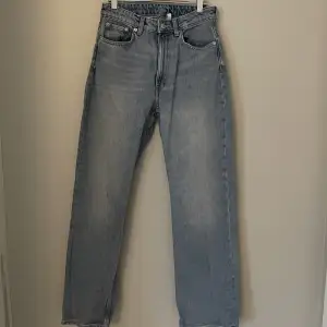 Säljer dessa nästan oanvända jeans ifrån weekend i modellen voyage 💗✨