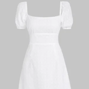 Studentklänning vit - Superfin klänning som tyvärr är för stor, endast testad. Köparen står för frakt💗