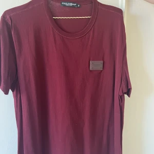 Dolce & Gabbana T-shirt  - Äkta Dolce & Gabbana T-shirt i storlek 52 motsvarar herr L.