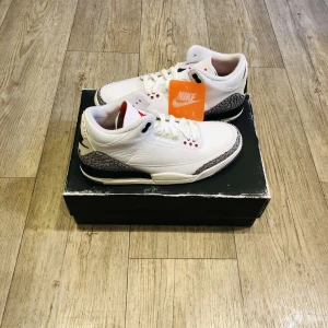 Jordan 3 - Säljer Jordan 3s skorna är helt nya.  Fråga om mer bilder.