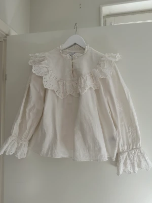 & Other Stories blus volang - Storlek 38, använd ett fåtal gånger, bomull.