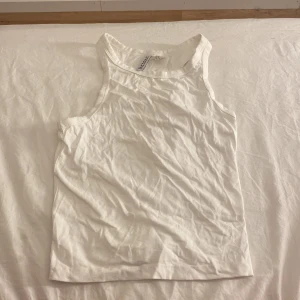 H&M topp, 129 kr+frakt  - Fint skick, använd 1 gång. Stl. S