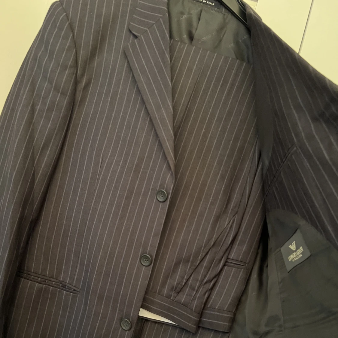 Ny Giorgio Armani kostym 