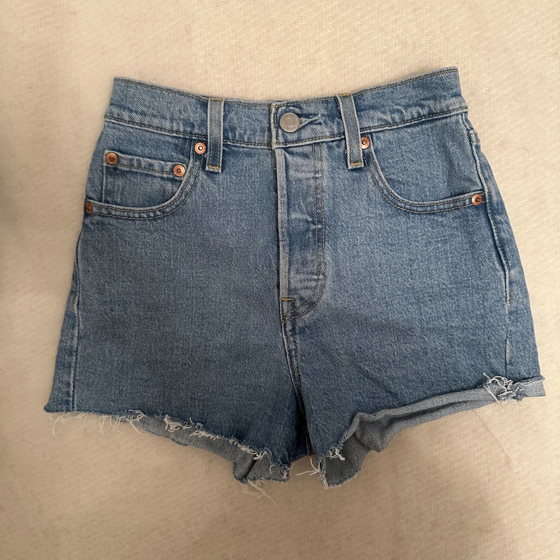 Levis shorts - 90