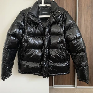 Dunjacka - Varm dunjacka från Peak Performance med avtagbara ärmar !