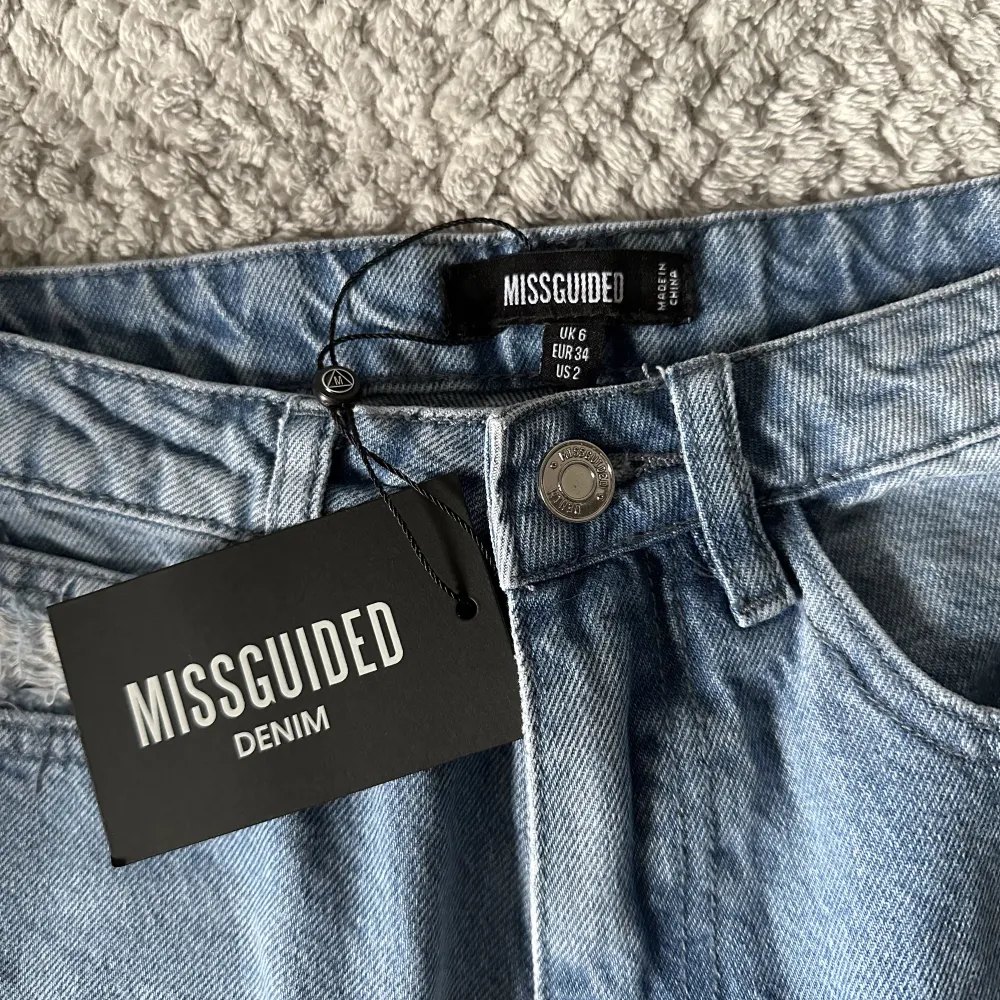 Blåa Missguided denim jeans, oanvända 🤍 . Jeans & Byxor.