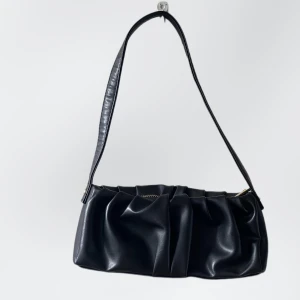 Väska - Väska ifrån asos. Använd 1 gång. Bra skick