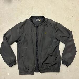 Lyle & Scott jacka - Lyle & Scott jacka i storlek M
