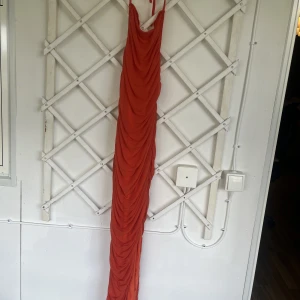 Klänning - Klänning från shein som endast är använd 2 gånger.