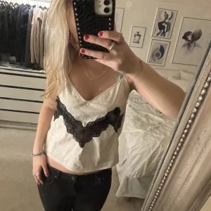 Spetslinne - Snyggt spetslinne från zara! 