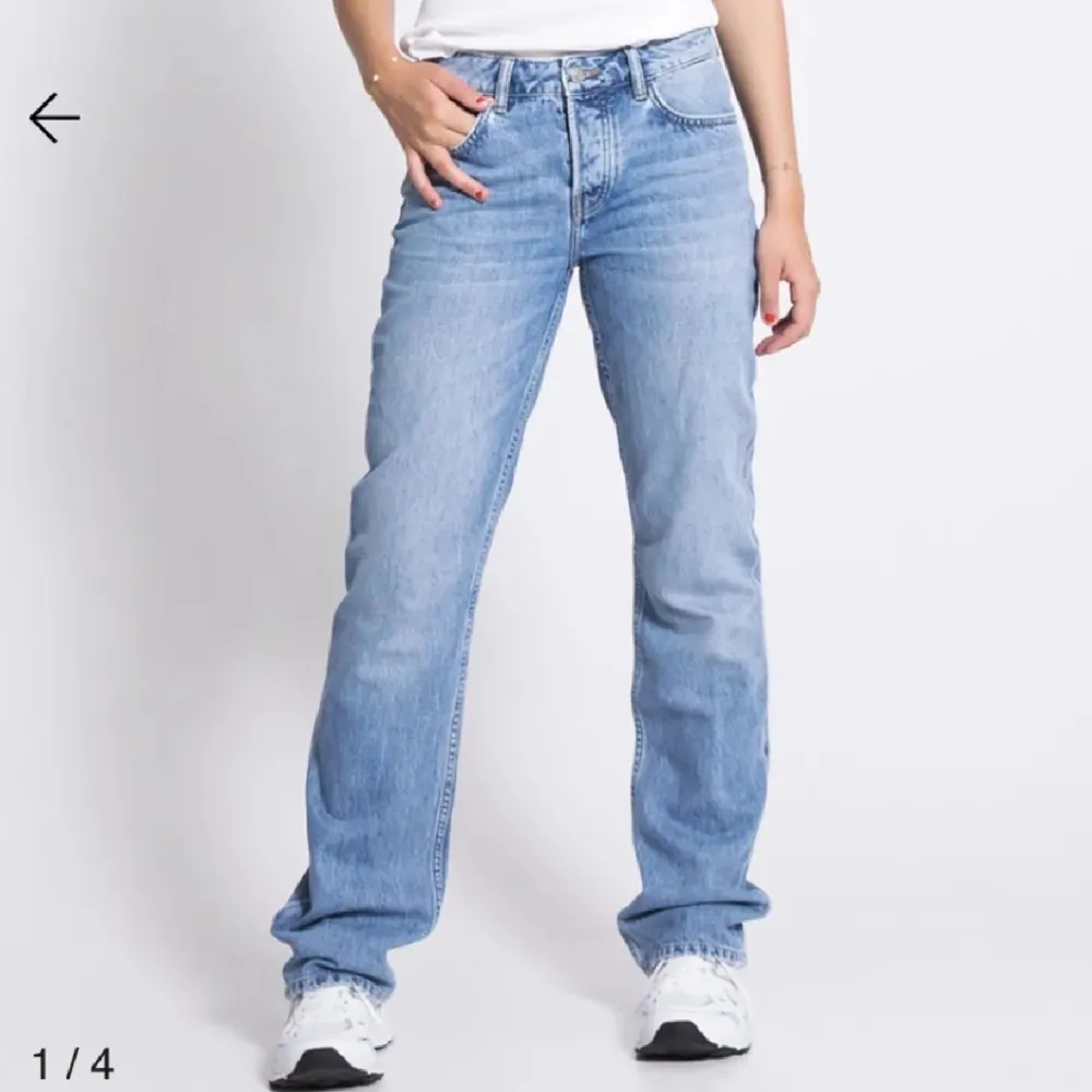 Nya icon jeans i storlek XS som köptes för 400 men säljes för endast 100 kr. Jeansen är i nyskick. Möts upp i Stockholm eller fraktas.   Första bilden lånad. . Jeans & Byxor.