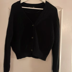 Svart kofta  - Mysig svart kofta använd fåtal gånger 