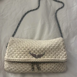 Zadig & Voltaire väska - ”Rock Macramé Clutch” superfin unik virkad zadig väska köpt från deras hemsida💕