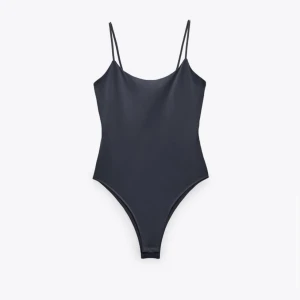 Zara- body med axelband  - Body från Zara med smala axelband. Bodyn är aldrig använd. 💞