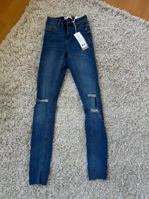 Jeans  - Jeans från Gina Tricot, märke Molly. 