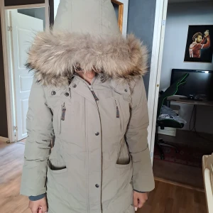 Jacka - Köpt från Johnells, jackan är ett italienskt märke. Använd fåtal gånger, den är i mycket bra skick.