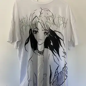 Billie Eilish t-shirt som släpptes i en kollektion med Bershka. 