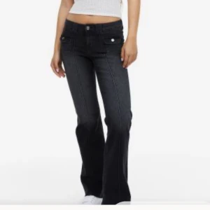 Low waist jeans  - Inte min bild, säljer dessa för att de inte kommer till användning, super fina köpte för 370kr isch på rhodos, de är väldigt stretchiga 
