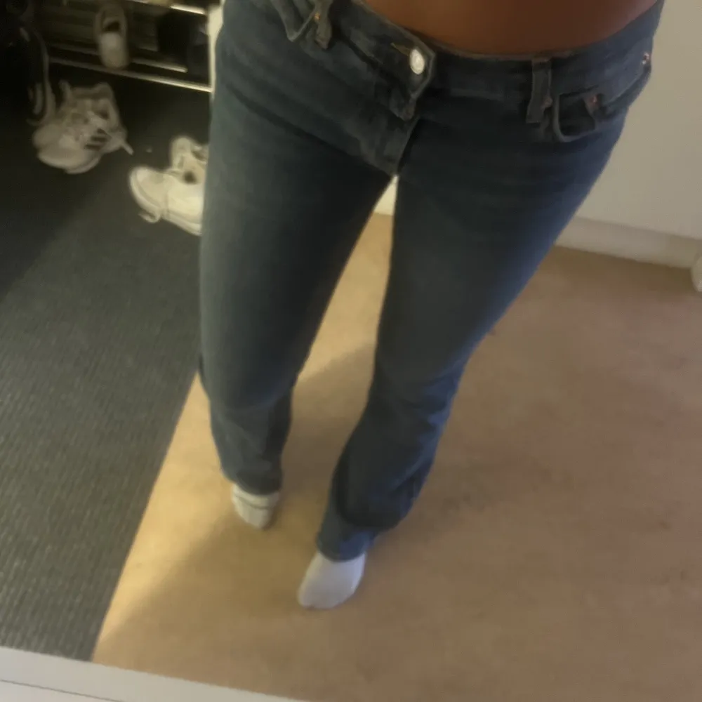 Mid rise jeans från Gina i storlek 38💕💕 inte använt mycket alls så som nya!!. Jeans & Byxor.