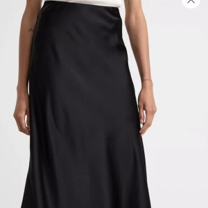 Satinkjol - superfin satinkjol från Lindex, midilängd 