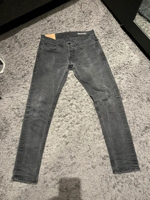 Dondup jeans - Tjena säljer dessa dondup jeans då det ej passar, Byxorna har inga fläckar Mm.