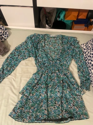 Zara klänning - Säljer en zara klänning som jag aldrig haft på mig. Den är helt ny💞