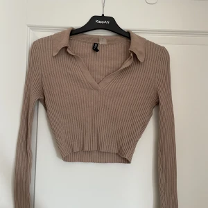 Topp - En beige topp från HM i strl S.